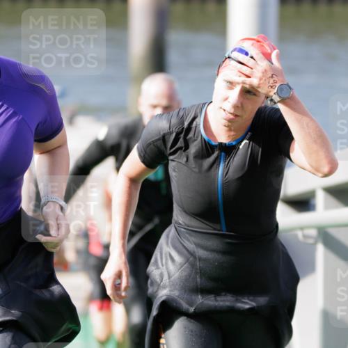 10.08.2025 - GEWOBA Citytriathlon Bremen H.Heesch http://msf.ph/oto/8551361 10.08.2025 10:21:41 Schwimmen 373, 381, 397, 400, 417, 450, 461, 512 meine-sportfotos.de