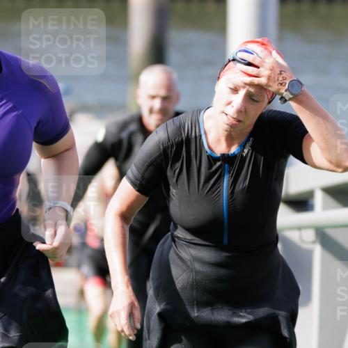 10.08.2025 - GEWOBA Citytriathlon Bremen H.Heesch http://msf.ph/oto/8551362 10.08.2025 10:21:41 Schwimmen 373, 381, 397, 400, 417, 450, 461, 512 meine-sportfotos.de