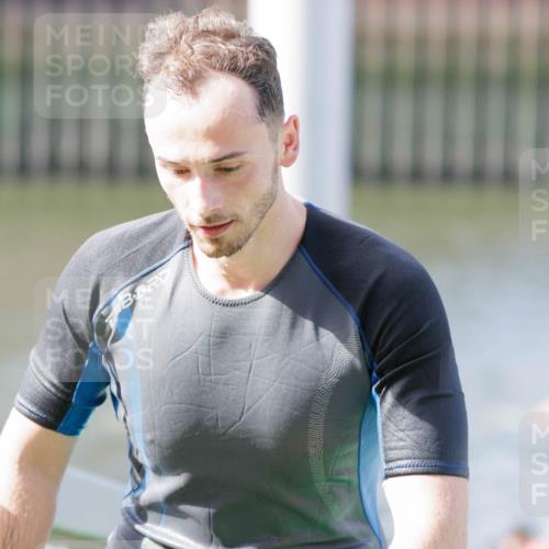 10.08.2025 - GEWOBA Citytriathlon Bremen H.Heesch http://msf.ph/oto/8551368 10.08.2025 10:21:47 Schwimmen 373, 397, 442, 450, 480, 497, 512 meine-sportfotos.de