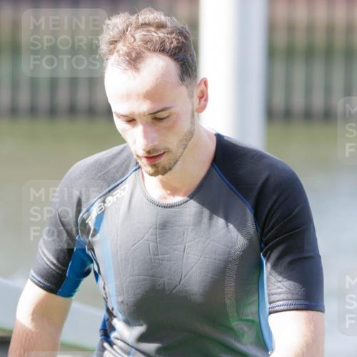 10.08.2025 - GEWOBA Citytriathlon Bremen H.Heesch http://msf.ph/oto/8551369 10.08.2025 10:21:47 Schwimmen 373, 397, 442, 450, 480, 497, 512 meine-sportfotos.de