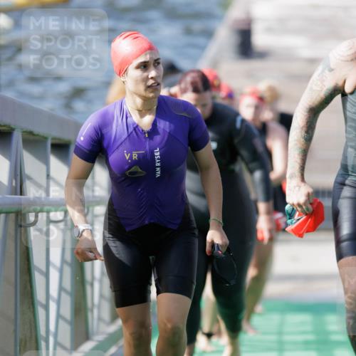 10.08.2025 - GEWOBA Citytriathlon Bremen H.Heesch http://msf.ph/oto/8551375 10.08.2025 10:21:51 Schwimmen 397, 442, 444, 450, 480, 497 meine-sportfotos.de