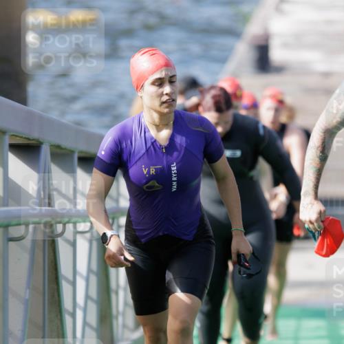 10.08.2025 - GEWOBA Citytriathlon Bremen H.Heesch http://msf.ph/oto/8551376 10.08.2025 10:21:51 Schwimmen 397, 442, 444, 450, 480, 497 meine-sportfotos.de