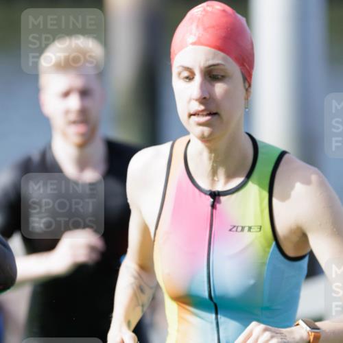 10.08.2025 - GEWOBA Citytriathlon Bremen H.Heesch http://msf.ph/oto/8551380 10.08.2025 10:22:02 Schwimmen 358, 379, 413, 444 meine-sportfotos.de