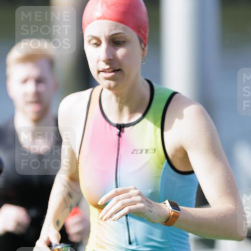 10.08.2025 - GEWOBA Citytriathlon Bremen H.Heesch http://msf.ph/oto/8551381 10.08.2025 10:22:02 Schwimmen 358, 379, 413, 444 meine-sportfotos.de
