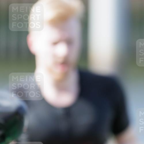 10.08.2025 - GEWOBA Citytriathlon Bremen H.Heesch http://msf.ph/oto/8551382 10.08.2025 10:22:04 Schwimmen 356, 358, 379, 393, 413, 444 meine-sportfotos.de