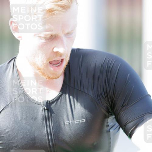 10.08.2025 - GEWOBA Citytriathlon Bremen H.Heesch http://msf.ph/oto/8551384 10.08.2025 10:22:04 Schwimmen 356, 358, 379, 393, 413, 444 meine-sportfotos.de