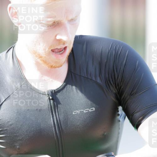 10.08.2025 - GEWOBA Citytriathlon Bremen H.Heesch http://msf.ph/oto/8551386 10.08.2025 10:22:04 Schwimmen 356, 358, 379, 393, 413, 444 meine-sportfotos.de