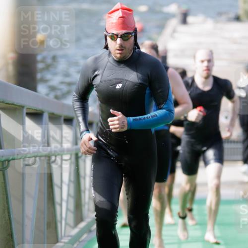 10.08.2025 - GEWOBA Citytriathlon Bremen H.Heesch http://msf.ph/oto/8551388 10.08.2025 10:22:08 Schwimmen 356, 379, 393, 413, 419 meine-sportfotos.de