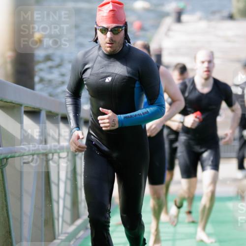 10.08.2025 - GEWOBA Citytriathlon Bremen H.Heesch http://msf.ph/oto/8551389 10.08.2025 10:22:08 Schwimmen 356, 379, 393, 413, 419 meine-sportfotos.de