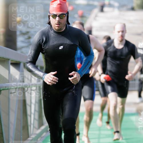10.08.2025 - GEWOBA Citytriathlon Bremen H.Heesch http://msf.ph/oto/8551391 10.08.2025 10:22:08 Schwimmen 356, 379, 393, 413, 419 meine-sportfotos.de