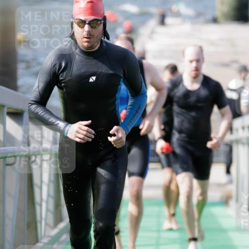 10.08.2025 - GEWOBA Citytriathlon Bremen H.Heesch http://msf.ph/oto/8551392 10.08.2025 10:22:08 Schwimmen 356, 379, 393, 413, 419 meine-sportfotos.de