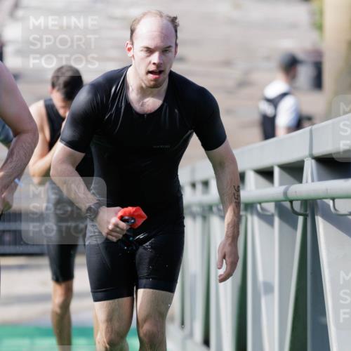 10.08.2025 - GEWOBA Citytriathlon Bremen H.Heesch http://msf.ph/oto/8551393 10.08.2025 10:22:09 Schwimmen 356, 379, 393, 413, 419 meine-sportfotos.de