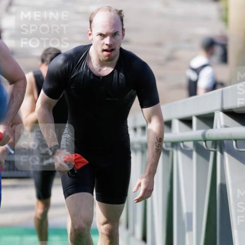 10.08.2025 - GEWOBA Citytriathlon Bremen H.Heesch http://msf.ph/oto/8551394 10.08.2025 10:22:10 Schwimmen 356, 379, 393, 413, 419 meine-sportfotos.de