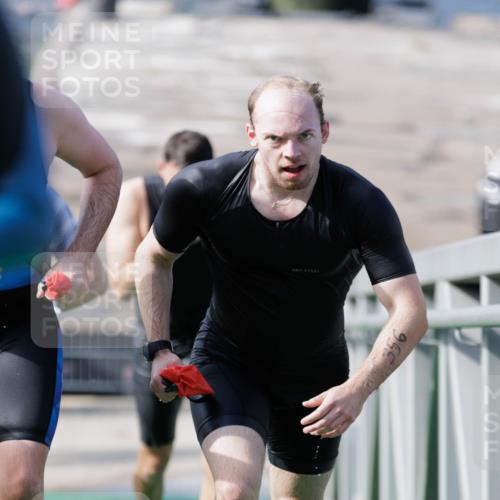 10.08.2025 - GEWOBA Citytriathlon Bremen H.Heesch http://msf.ph/oto/8551395 10.08.2025 10:22:10 Schwimmen 356, 379, 393, 413, 419 meine-sportfotos.de