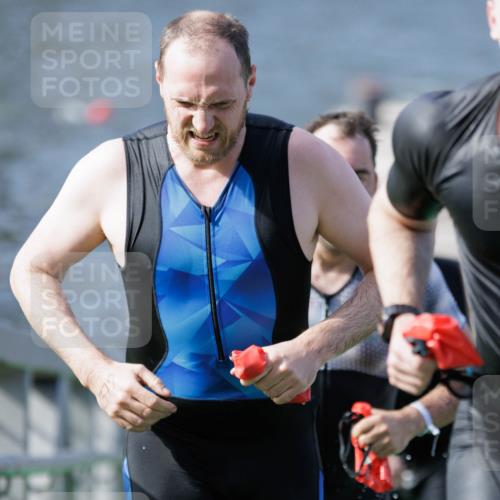 10.08.2025 - GEWOBA Citytriathlon Bremen H.Heesch http://msf.ph/oto/8551397 10.08.2025 10:22:12 Schwimmen 356, 379, 393, 413, 419 meine-sportfotos.de