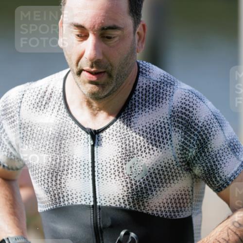 10.08.2025 - GEWOBA Citytriathlon Bremen H.Heesch http://msf.ph/oto/8551400 10.08.2025 10:22:14 Schwimmen 356, 393, 413, 419 meine-sportfotos.de