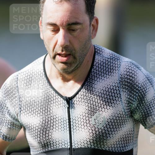 10.08.2025 - GEWOBA Citytriathlon Bremen H.Heesch http://msf.ph/oto/8551401 10.08.2025 10:22:14 Schwimmen 356, 393, 413, 419 meine-sportfotos.de