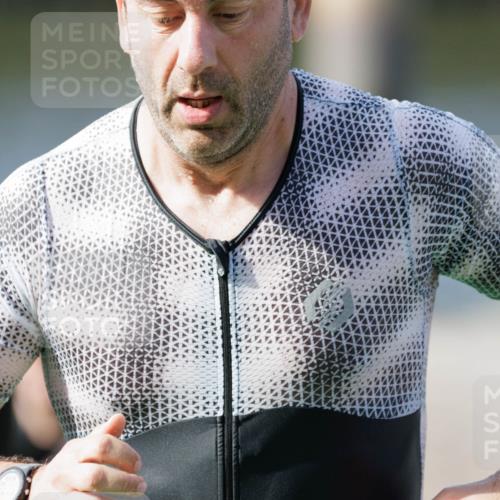 10.08.2025 - GEWOBA Citytriathlon Bremen H.Heesch http://msf.ph/oto/8551402 10.08.2025 10:22:14 Schwimmen 356, 393, 413, 419 meine-sportfotos.de