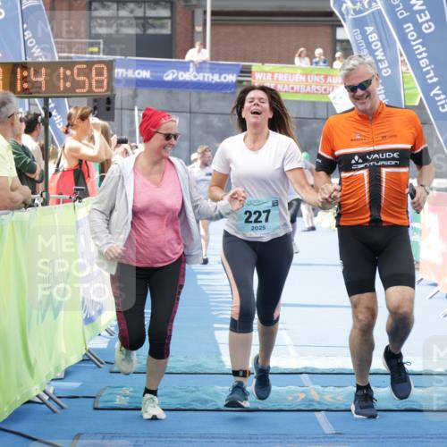 10.08.2025 - GEWOBA Citytriathlon Bremen H.Heesch http://msf.ph/oto/8551404 10.08.2025 11:45:40 Ziel 39, 227 meine-sportfotos.de