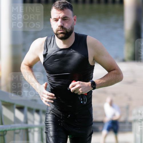 10.08.2025 - GEWOBA Citytriathlon Bremen H.Heesch http://msf.ph/oto/8551407 10.08.2025 10:22:17 Schwimmen 356, 393, 401, 419 meine-sportfotos.de