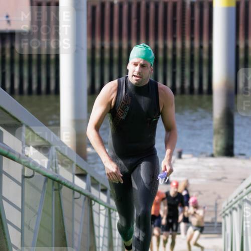 10.08.2025 - GEWOBA Citytriathlon Bremen H.Heesch http://msf.ph/oto/8551415 10.08.2025 10:22:32 Schwimmen 133, 401, 404, 474 meine-sportfotos.de