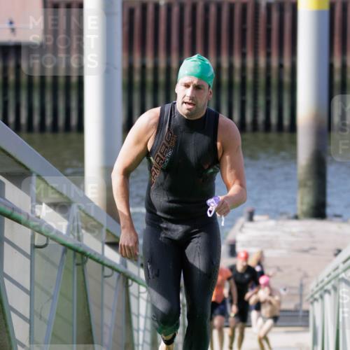 10.08.2025 - GEWOBA Citytriathlon Bremen H.Heesch http://msf.ph/oto/8551416 10.08.2025 10:22:32 Schwimmen 133, 401, 404, 474 meine-sportfotos.de