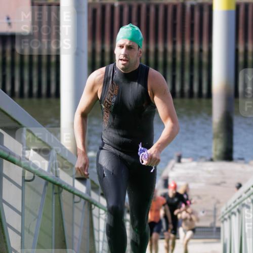 10.08.2025 - GEWOBA Citytriathlon Bremen H.Heesch http://msf.ph/oto/8551417 10.08.2025 10:22:32 Schwimmen 133, 401, 404, 474 meine-sportfotos.de