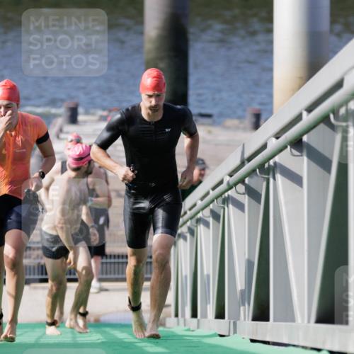 10.08.2025 - GEWOBA Citytriathlon Bremen H.Heesch http://msf.ph/oto/8551419 10.08.2025 10:22:37 Schwimmen 133, 380, 404, 474, 513 meine-sportfotos.de