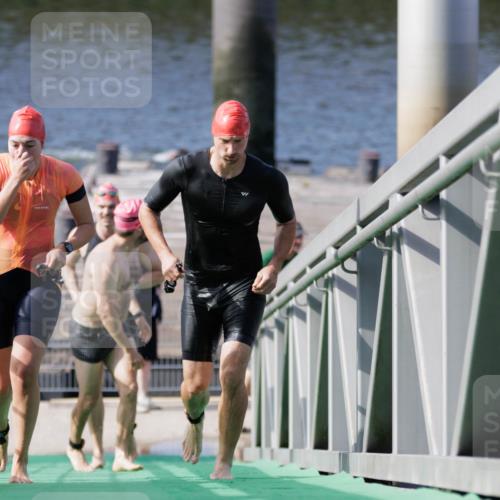 10.08.2025 - GEWOBA Citytriathlon Bremen H.Heesch http://msf.ph/oto/8551420 10.08.2025 10:22:37 Schwimmen 133, 380, 404, 474, 513 meine-sportfotos.de