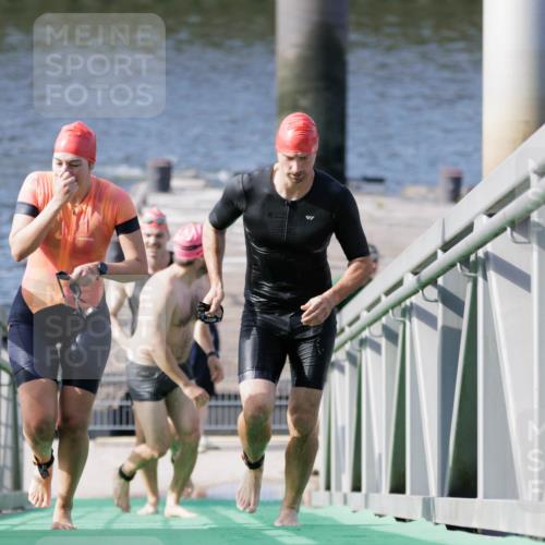 10.08.2025 - GEWOBA Citytriathlon Bremen H.Heesch http://msf.ph/oto/8551421 10.08.2025 10:22:37 Schwimmen 133, 380, 404, 474, 513 meine-sportfotos.de