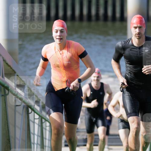 10.08.2025 - GEWOBA Citytriathlon Bremen H.Heesch http://msf.ph/oto/8551422 10.08.2025 10:22:39 Schwimmen 133, 380, 404, 474, 513 meine-sportfotos.de