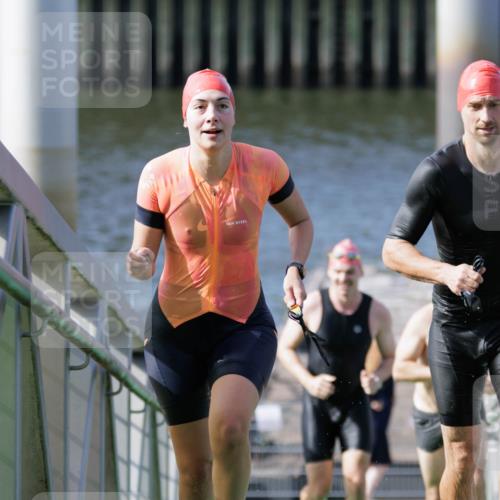 10.08.2025 - GEWOBA Citytriathlon Bremen H.Heesch http://msf.ph/oto/8551424 10.08.2025 10:22:39 Schwimmen 133, 380, 404, 474, 513 meine-sportfotos.de