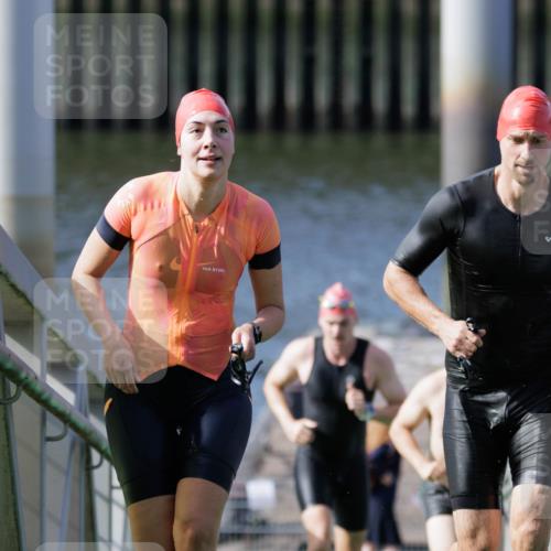 10.08.2025 - GEWOBA Citytriathlon Bremen H.Heesch http://msf.ph/oto/8551426 10.08.2025 10:22:39 Schwimmen 133, 380, 404, 474, 513 meine-sportfotos.de