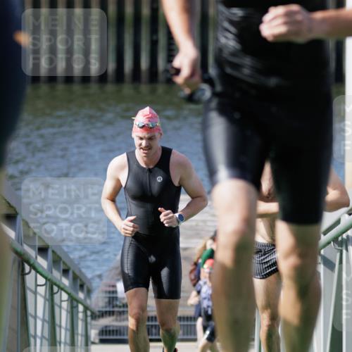 10.08.2025 - GEWOBA Citytriathlon Bremen H.Heesch http://msf.ph/oto/8551428 10.08.2025 10:22:42 Schwimmen 133, 380, 404, 474, 513 meine-sportfotos.de