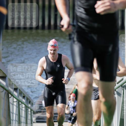 10.08.2025 - GEWOBA Citytriathlon Bremen H.Heesch http://msf.ph/oto/8551429 10.08.2025 10:22:42 Schwimmen 133, 380, 404, 474, 513 meine-sportfotos.de