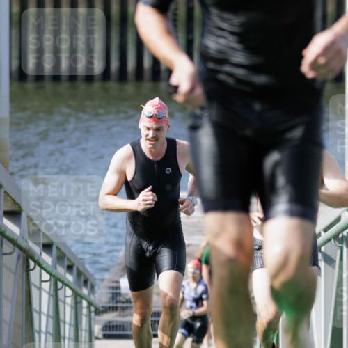 10.08.2025 - GEWOBA Citytriathlon Bremen H.Heesch http://msf.ph/oto/8551430 10.08.2025 10:22:42 Schwimmen 133, 380, 404, 474, 513 meine-sportfotos.de