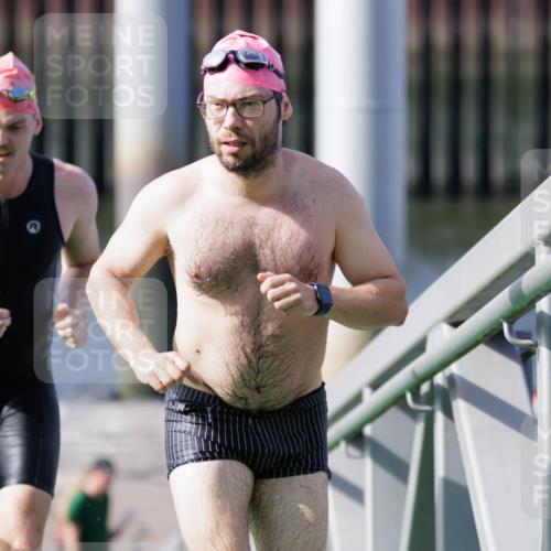 10.08.2025 - GEWOBA Citytriathlon Bremen H.Heesch http://msf.ph/oto/8551432 10.08.2025 10:22:43 Schwimmen 133, 380, 404, 474, 492, 513 meine-sportfotos.de