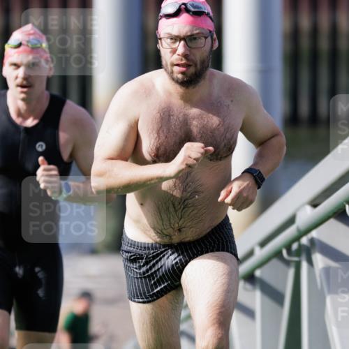 10.08.2025 - GEWOBA Citytriathlon Bremen H.Heesch http://msf.ph/oto/8551434 10.08.2025 10:22:44 Schwimmen 133, 380, 404, 474, 492, 513 meine-sportfotos.de