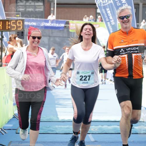 10.08.2025 - GEWOBA Citytriathlon Bremen H.Heesch http://msf.ph/oto/8551439 10.08.2025 11:45:41 Ziel 39, 221, 227 meine-sportfotos.de