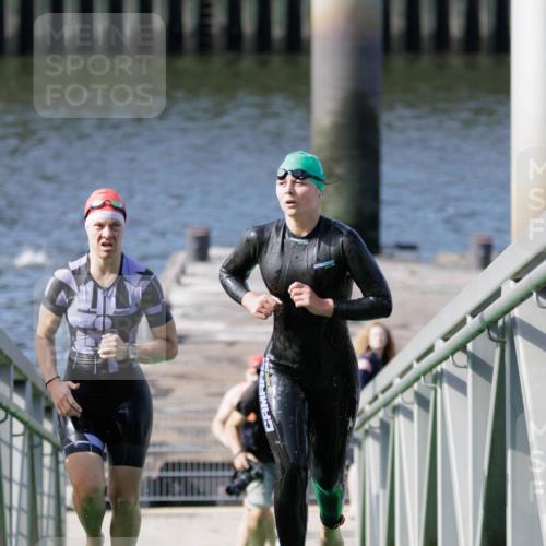 10.08.2025 - GEWOBA Citytriathlon Bremen H.Heesch http://msf.ph/oto/8551440 10.08.2025 10:22:49 Schwimmen 205, 380, 492 meine-sportfotos.de