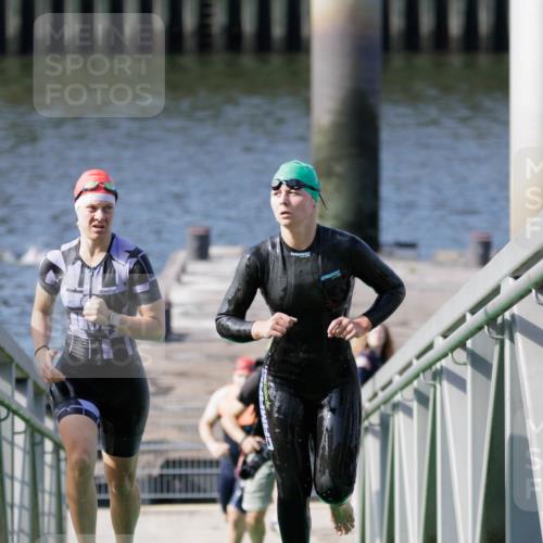 10.08.2025 - GEWOBA Citytriathlon Bremen H.Heesch http://msf.ph/oto/8551441 10.08.2025 10:22:49 Schwimmen 205, 380, 492 meine-sportfotos.de