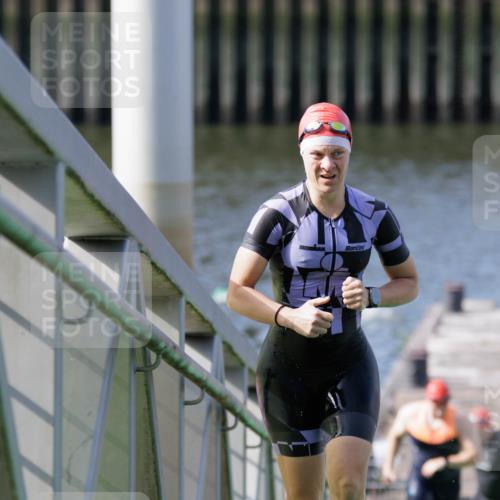 10.08.2025 - GEWOBA Citytriathlon Bremen H.Heesch http://msf.ph/oto/8551444 10.08.2025 10:22:51 Schwimmen 205, 359, 380, 492 meine-sportfotos.de
