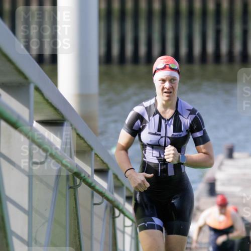 10.08.2025 - GEWOBA Citytriathlon Bremen H.Heesch http://msf.ph/oto/8551445 10.08.2025 10:22:51 Schwimmen 205, 359, 380, 492 meine-sportfotos.de