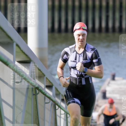 10.08.2025 - GEWOBA Citytriathlon Bremen H.Heesch http://msf.ph/oto/8551446 10.08.2025 10:22:51 Schwimmen 205, 359, 380, 492 meine-sportfotos.de
