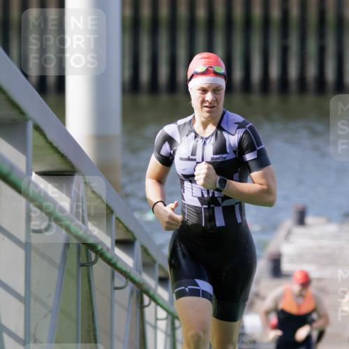 10.08.2025 - GEWOBA Citytriathlon Bremen H.Heesch http://msf.ph/oto/8551447 10.08.2025 10:22:51 Schwimmen 205, 359, 380, 492 meine-sportfotos.de