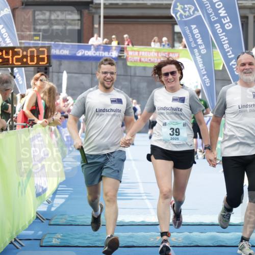 10.08.2025 - GEWOBA Citytriathlon Bremen H.Heesch http://msf.ph/oto/8551452 10.08.2025 11:45:45 Ziel 39, 221, 227 meine-sportfotos.de