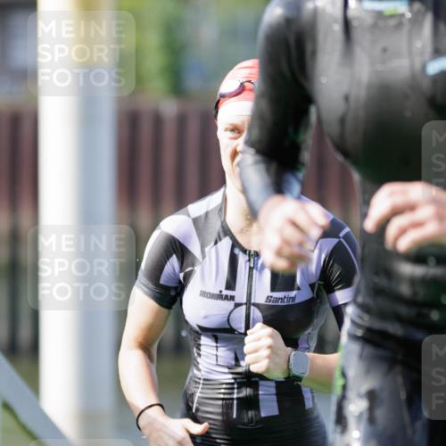 10.08.2025 - GEWOBA Citytriathlon Bremen H.Heesch http://msf.ph/oto/8551454 10.08.2025 10:22:53 Schwimmen 205, 359, 429, 492 meine-sportfotos.de