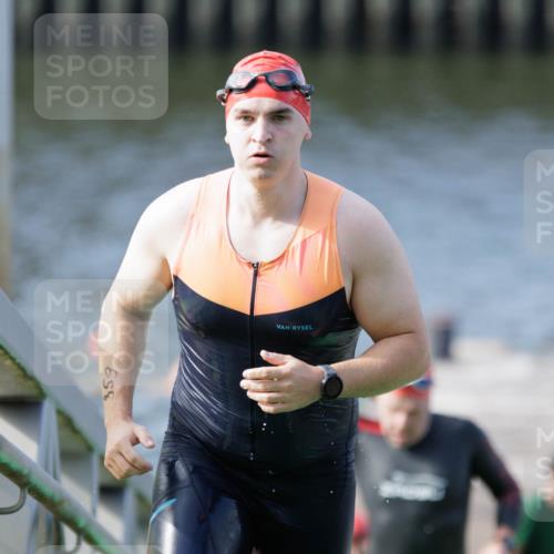 10.08.2025 - GEWOBA Citytriathlon Bremen H.Heesch http://msf.ph/oto/8551459 10.08.2025 10:22:56 Schwimmen 205, 359, 429, 447, 464, 492 meine-sportfotos.de
