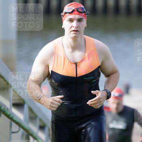10.08.2025 - GEWOBA Citytriathlon Bremen H.Heesch http://msf.ph/oto/8551465 10.08.2025 10:22:57 Schwimmen 205, 359, 429, 447, 464, 492 meine-sportfotos.de