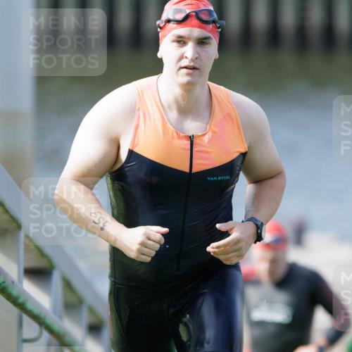 10.08.2025 - GEWOBA Citytriathlon Bremen H.Heesch http://msf.ph/oto/8551466 10.08.2025 10:22:57 Schwimmen 205, 359, 429, 447, 464, 492 meine-sportfotos.de